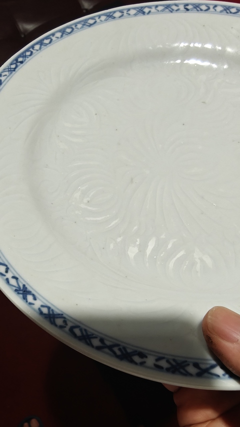 古玩陶瓷清康熙.白釉刻花折沿盤拍賣,當前價格0元