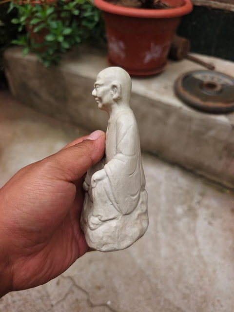 古玩陶瓷白釉羅漢瓷塑像真品鑒賞圖