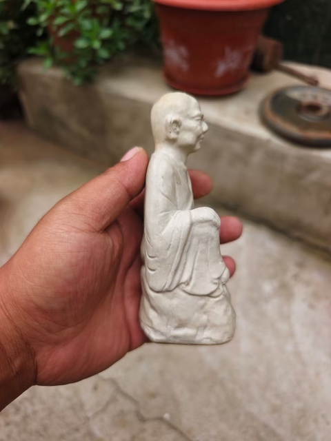 古玩陶瓷白釉羅漢瓷塑像真品鑒賞圖