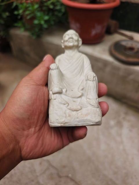 古玩陶瓷白釉羅漢瓷塑像真品鑒賞圖