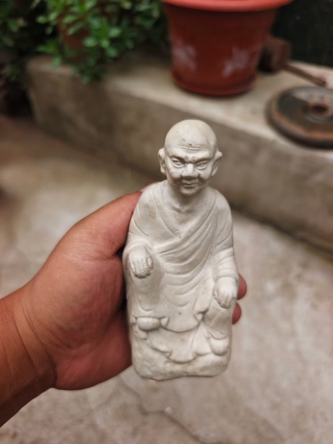 古玩陶瓷白釉羅漢瓷塑像真品鑒賞圖