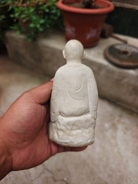 古玩陶瓷白釉羅漢瓷塑像真品鑒賞圖