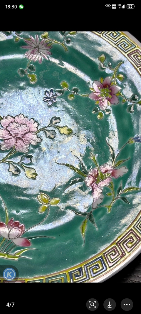 古玩陶瓷綠地粉彩花卉紋盤真品鑒賞圖