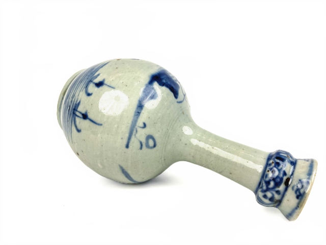 古玩陶瓷清中期·青花山水蒜頭瓶真品鑒賞圖
