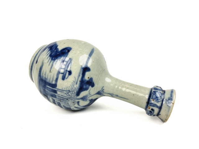 古玩陶瓷清中期·青花山水蒜頭瓶真品鑒賞圖
