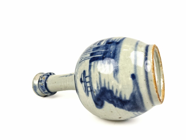 古玩陶瓷清中期·青花山水蒜頭瓶真品鑒賞圖