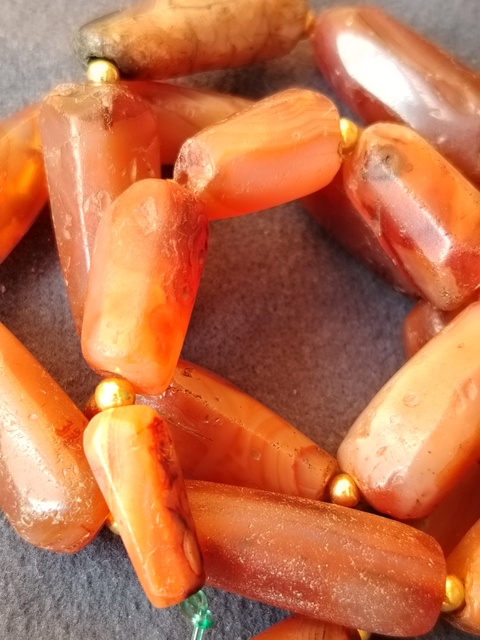 古玩玉器限量放漏一條紅瑪瑙多棱珠串拍賣,當前價格299元