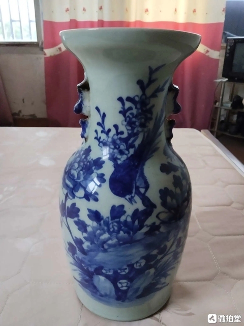古玩陶瓷豆青釉青花花鳥紋盤口瓶真品鑒賞圖