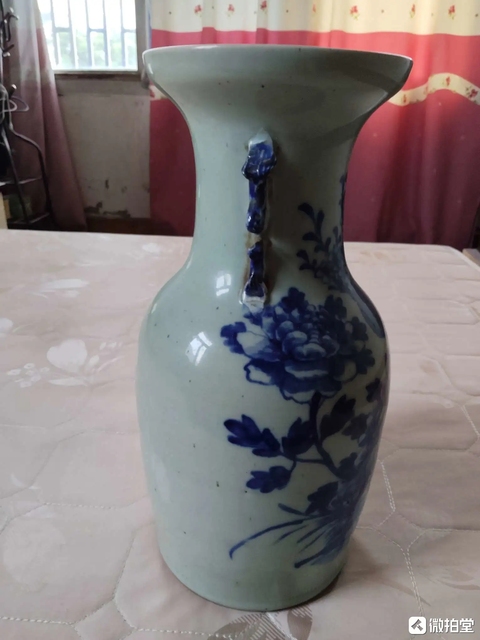 古玩陶瓷豆青釉青花花鳥紋盤口瓶真品鑒賞圖
