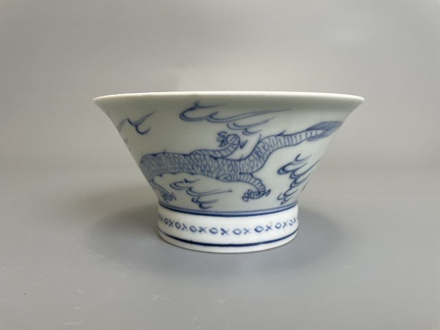 古玩陶瓷清早期 富貴長(zhǎng)春款 青花云龍紋斗笠碗拍賣,當(dāng)前價(jià)格390元