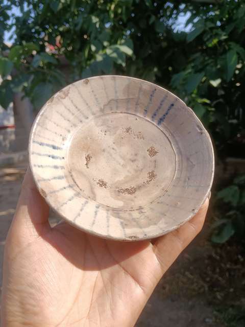 古玩陶瓷明代:青花線條紋盤拍賣,當(dāng)前價(jià)格57元