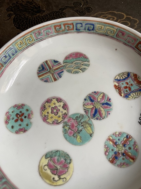 古玩陶瓷皮球花粉彩盤真品鑒賞圖