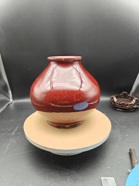 古玩陶瓷紅釉罐真品鑒賞圖