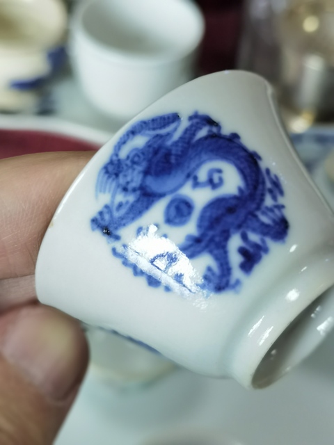 古玩陶瓷團龍紋青花杯真品鑒賞圖