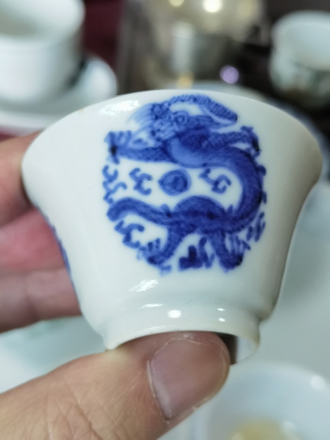 古玩陶瓷團龍紋青花杯真品鑒賞圖