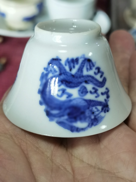 古玩陶瓷團龍紋青花杯真品鑒賞圖
