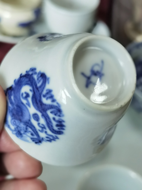 古玩陶瓷團龍紋青花杯真品鑒賞圖