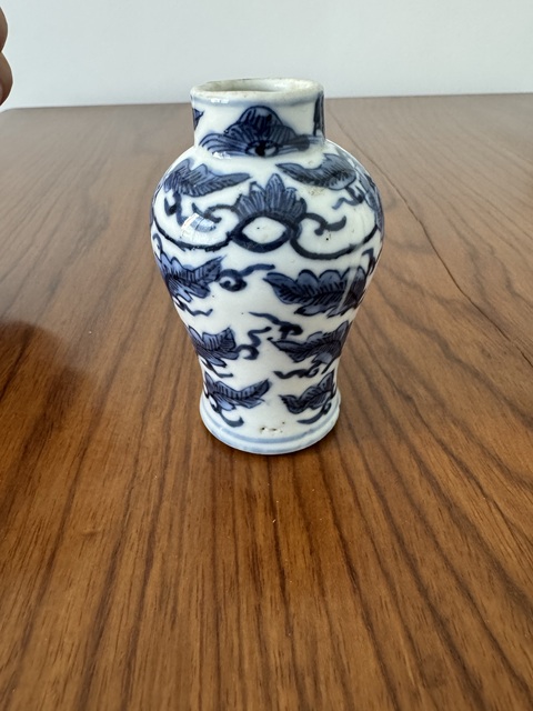 古玩陶瓷青花花卉紋梅瓶真品鑒賞圖