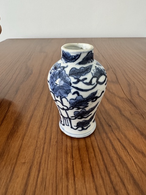 古玩陶瓷青花花卉紋梅瓶真品鑒賞圖