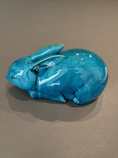 古玩陶瓷孔雀藍釉兔子塑像真品鑒賞圖