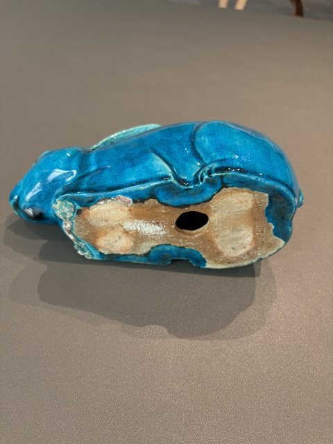 古玩陶瓷孔雀藍釉兔子塑像真品鑒賞圖