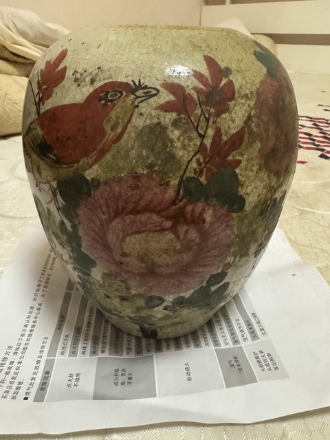 古玩陶瓷哥釉粉彩花鳥紋罐真品鑒賞圖