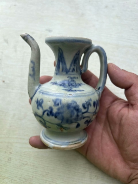 古玩陶瓷青花花卉紋執壺真品鑒賞圖