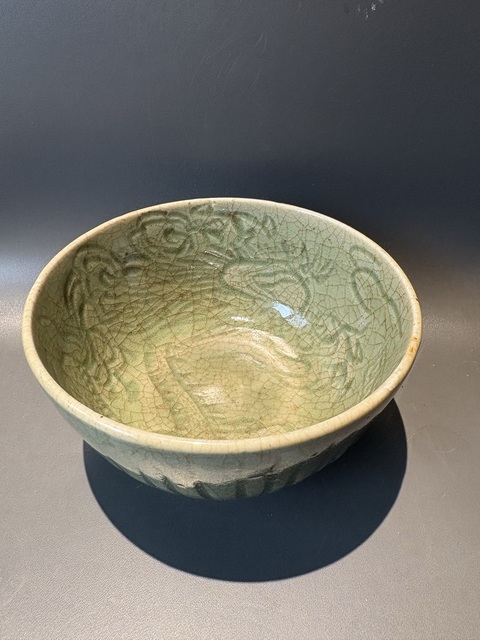 古玩陶瓷龍泉窯龍鳳紋碗真品鑒賞圖