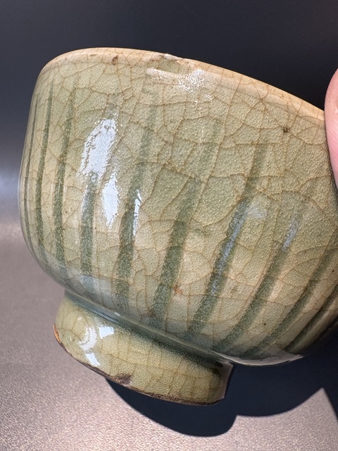 古玩陶瓷龍泉窯龍鳳紋碗真品鑒賞圖
