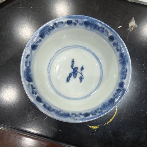 古玩陶瓷青花纏枝花卉紋茶碗真品鑒賞圖