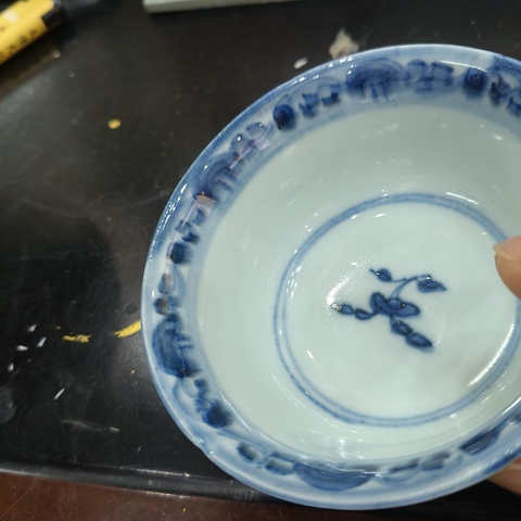 古玩陶瓷青花纏枝花卉紋茶碗真品鑒賞圖