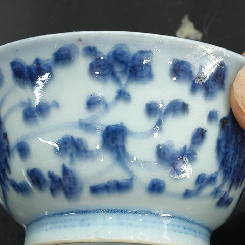 古玩陶瓷青花纏枝花卉紋茶碗真品鑒賞圖