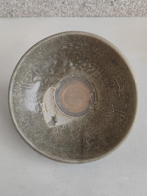 古玩陶瓷龍泉青瓷印花碗拍賣，當(dāng)前價(jià)格398元