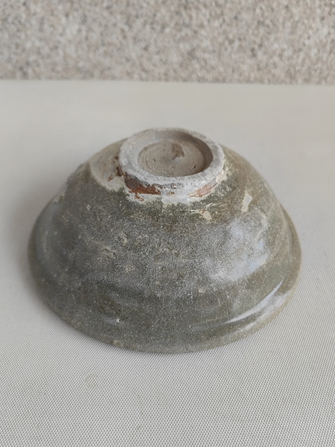古玩陶瓷龍泉青瓷印花碗拍賣，當(dāng)前價(jià)格398元
