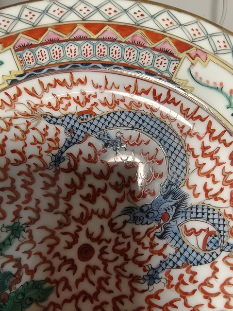 古玩陶瓷廣彩雙龍戲珠紋盤真品鑒賞圖