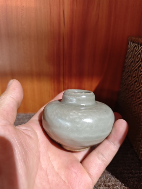 古玩錢幣龍泉青釉印花罐真品鑒賞圖