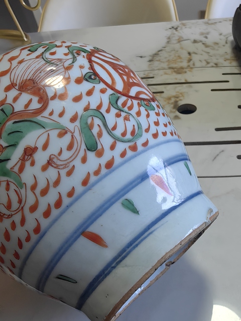 古玩陶瓷五彩獅子繡球紋罐真品鑒賞圖