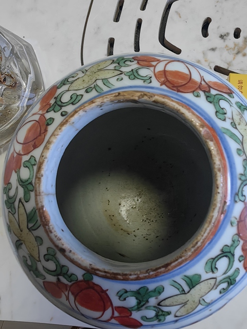 古玩陶瓷五彩獅子繡球紋罐真品鑒賞圖