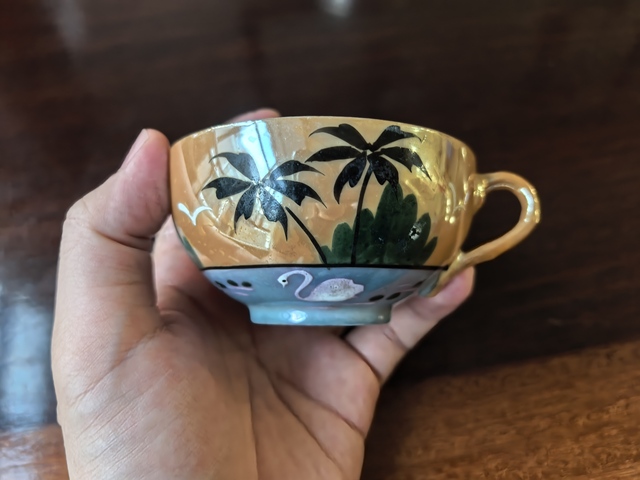 古玩陶瓷椰樹海鷗鵝紋執杯真品鑒賞圖