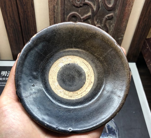古玩陶瓷疊燒黑釉茶碗真品鑒賞圖