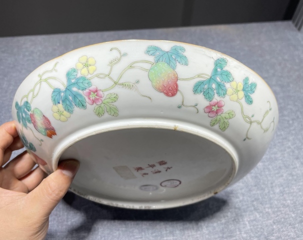 古玩陶瓷粉彩賴瓜紋臥盤真品鑒賞圖