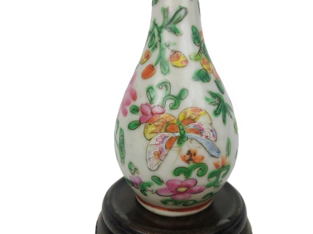 古玩陶瓷清晚期·花鳥蝶小梅瓶真品鑒賞圖