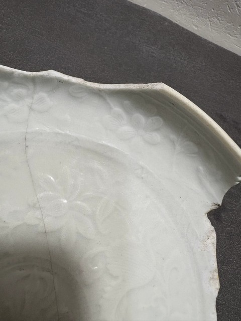 古玩陶瓷樞府釉花卉紋盤真品鑒賞圖