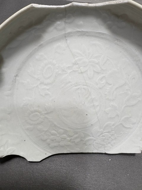 古玩陶瓷樞府釉花卉紋盤真品鑒賞圖