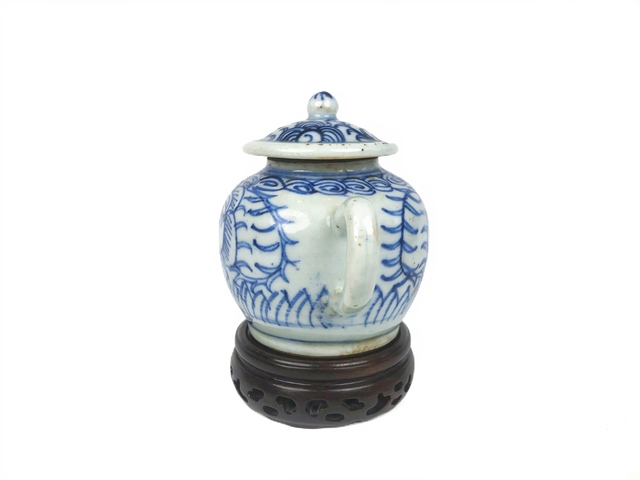 古玩陶瓷清中期·青花纏枝蓮茶壺真品鑒賞圖