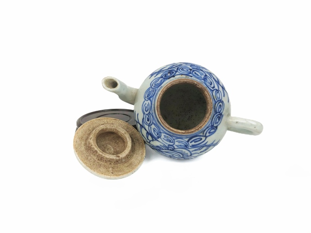 古玩陶瓷清中期·青花纏枝蓮茶壺真品鑒賞圖