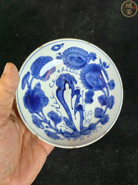 古玩陶瓷明晚期?青花洞石花卉紋盤拍賣,當前價格0元