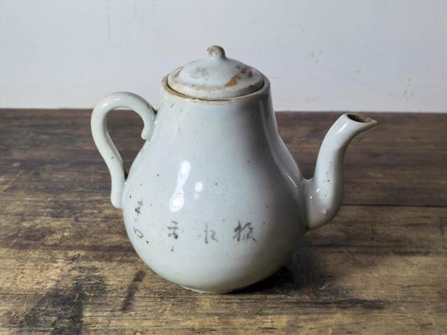 古玩陶瓷清末民初.油粉彩松鶴延年圖茶壺拍賣,當前價格0元