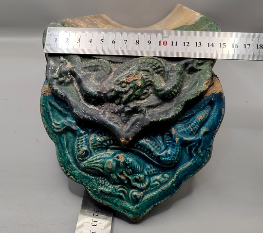 古玩陶瓷孔雀藍(lán)釉龍紋瓦當(dāng)真品鑒賞圖