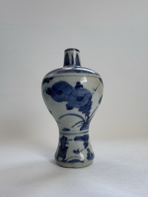 古玩陶瓷花鳥紋青花梅瓶真品鑒賞圖
